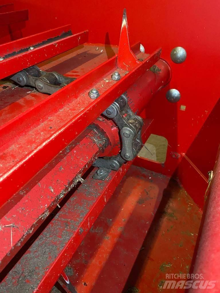 Silofarmer DB18 Ballenschredder, -schneider und -wickler