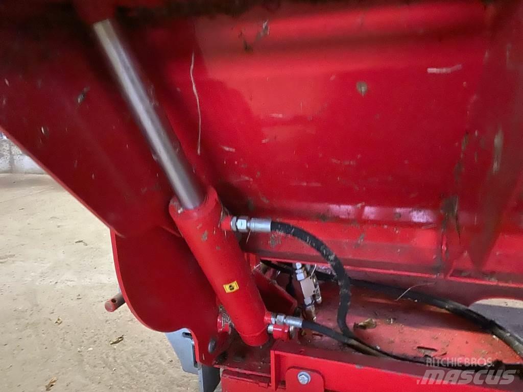 Silofarmer DB18 Ballenschredder, -schneider und -wickler