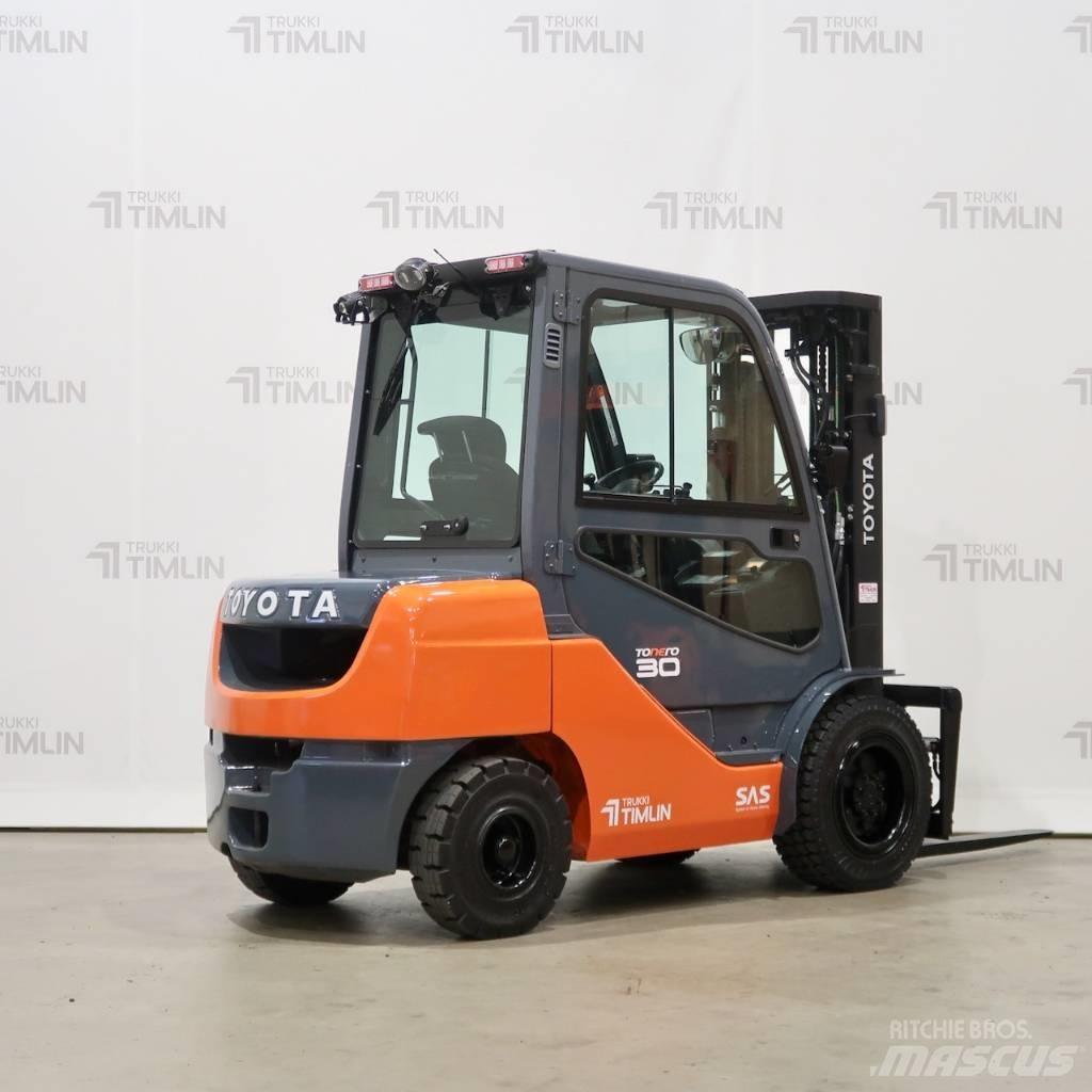 Toyota 02-8FDF30 Diesel Stapler