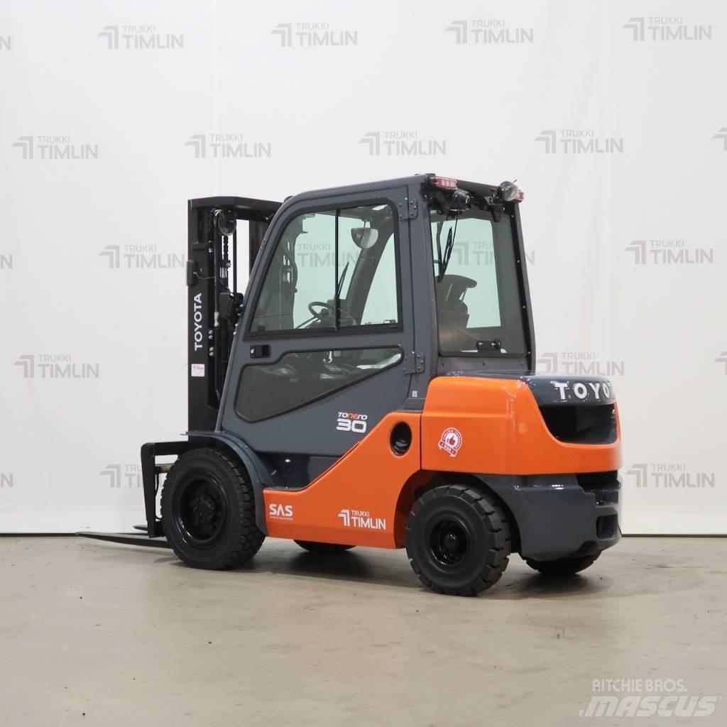 Toyota 02-8FDF30 Diesel Stapler