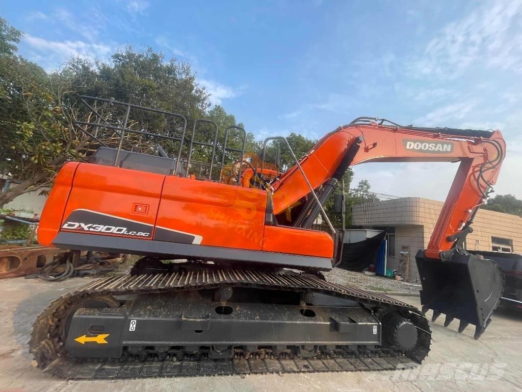 Doosan DX 300LCA Raupenbagger