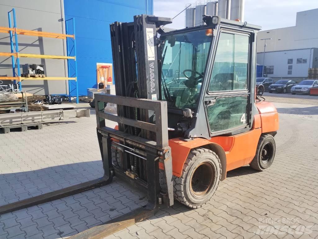Toyota 02-8 FGJF 35 Gas Stapler