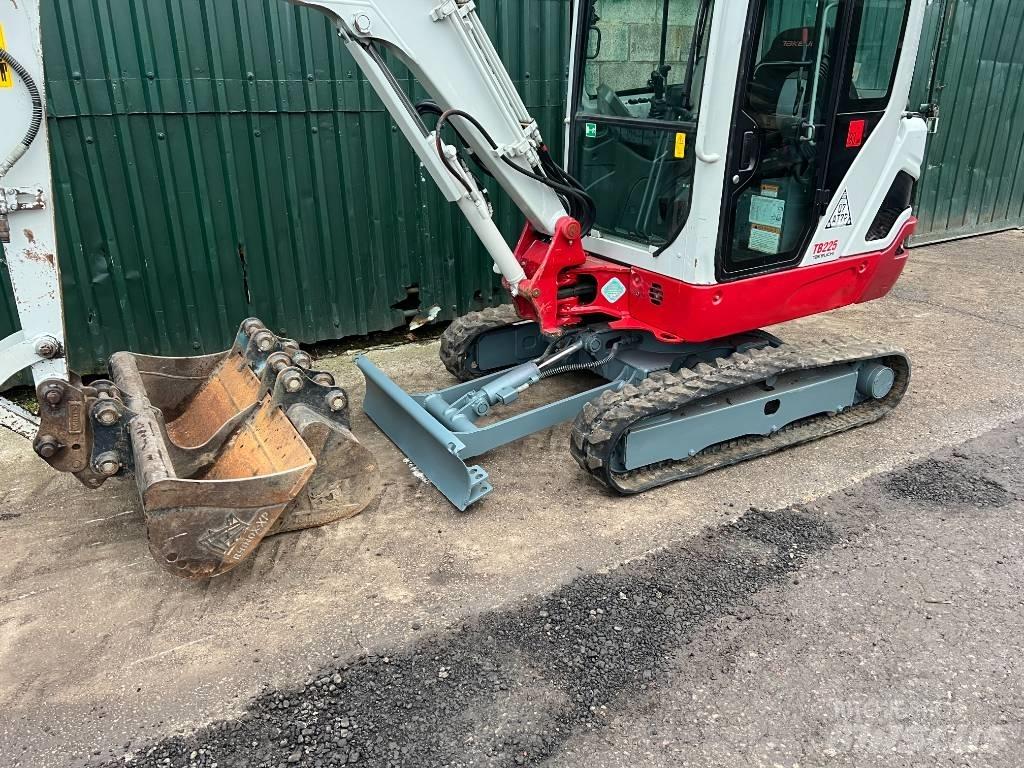 Takeuchi TB225 Minibagger < 7t