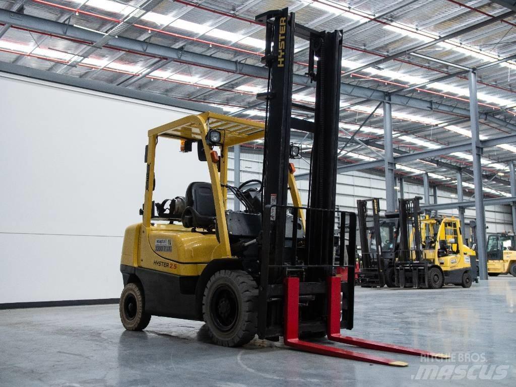 Hyster H2.5XT Gas Stapler