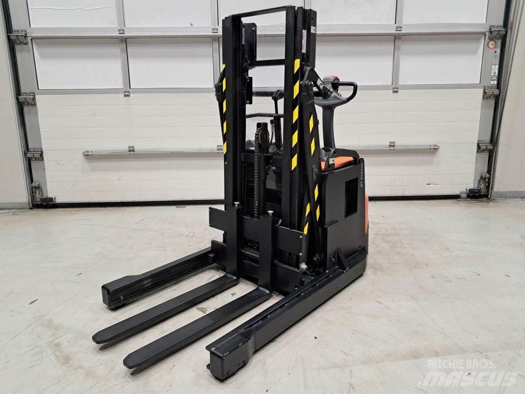 Toyota SWE120XR Deichselstapler