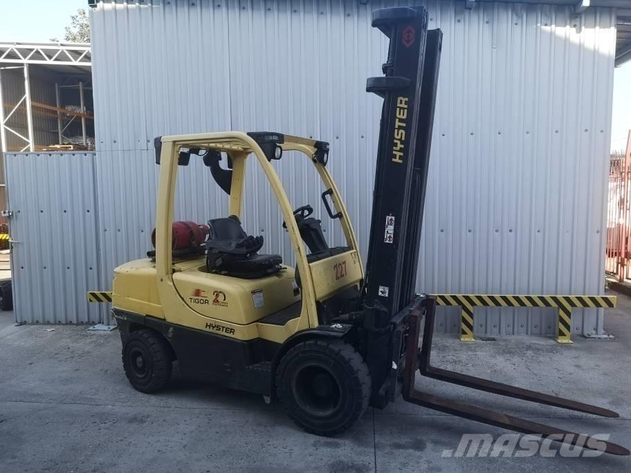 Hyster H 35 FT Gas Stapler