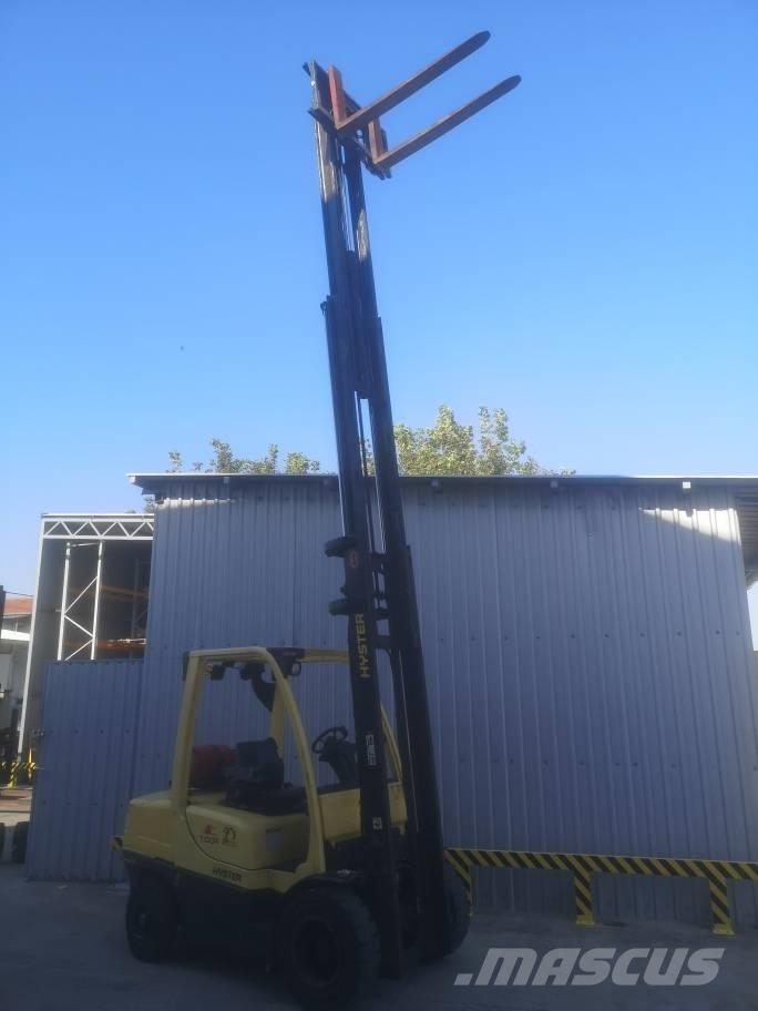 Hyster H 35 FT Gas Stapler
