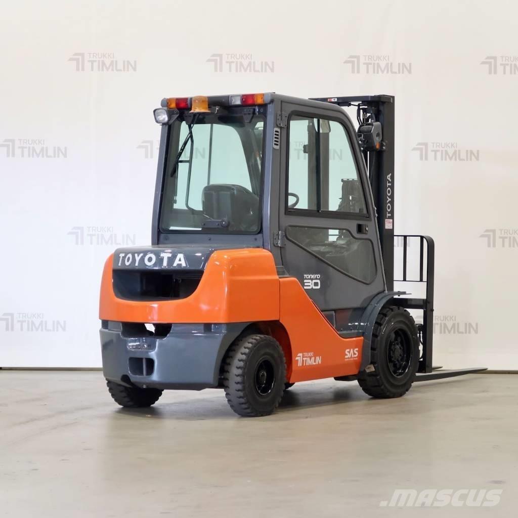 Toyota 02-8FDF30 Diesel Stapler