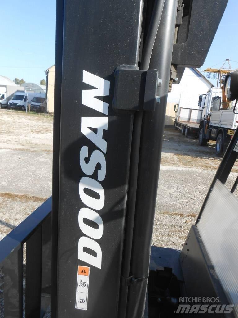 Doosan D50 SC-09 Diesel Stapler