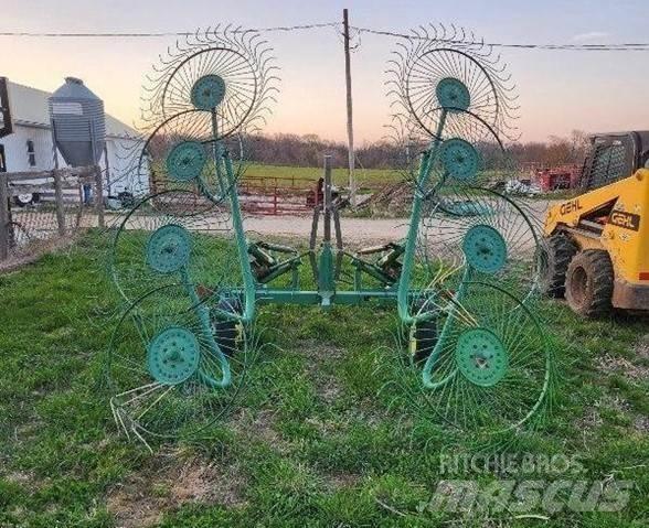 John Deere 702 Kreiselheuer/-wender