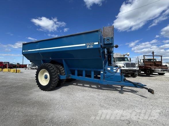 Kinze 1040 Getreideanhänger