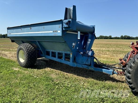 Kinze 840 Getreideanhänger