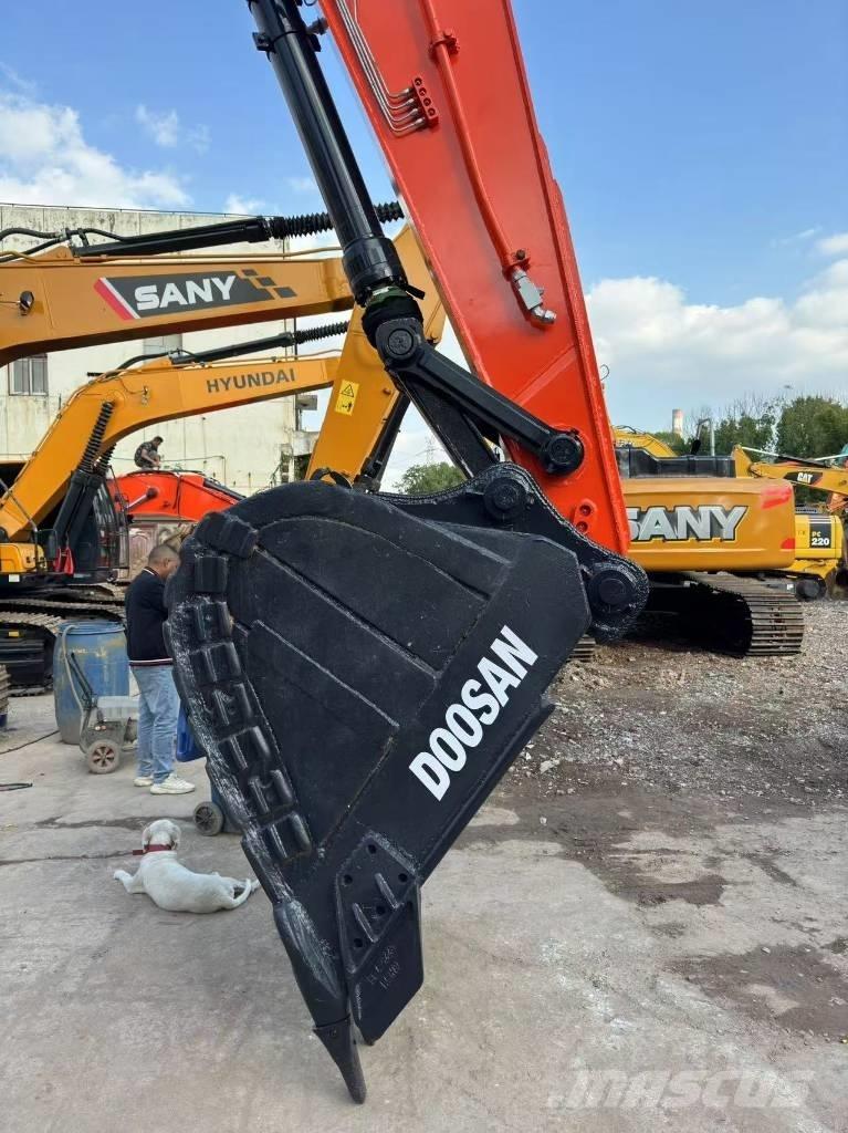 Doosan DX300LC Raupenbagger