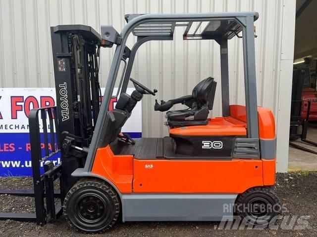 Toyota 7 FBM 30 Elektro Stapler