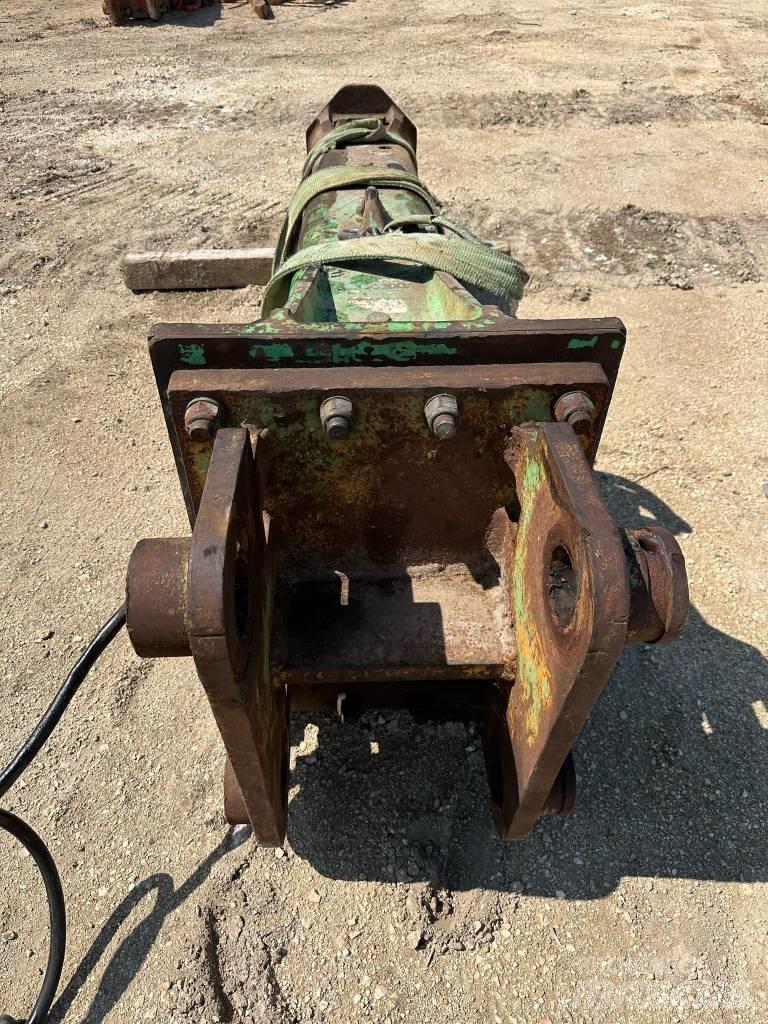 Montabert V 32 Hammer / Brecher