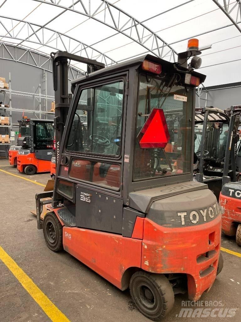 Toyota 8FBMT35 Elektro Stapler