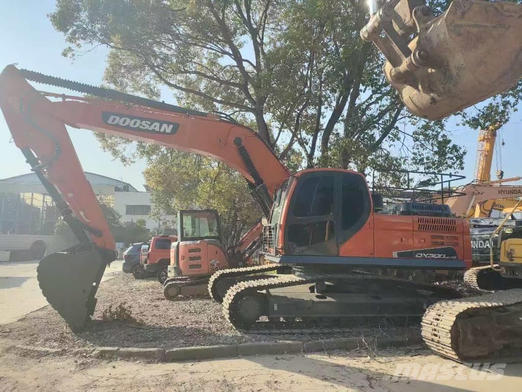 Doosan DX 300 LC Raupenbagger