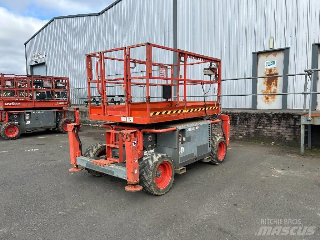 SkyJack SJ 6826 RT Scheren-Arbeitsbühnen