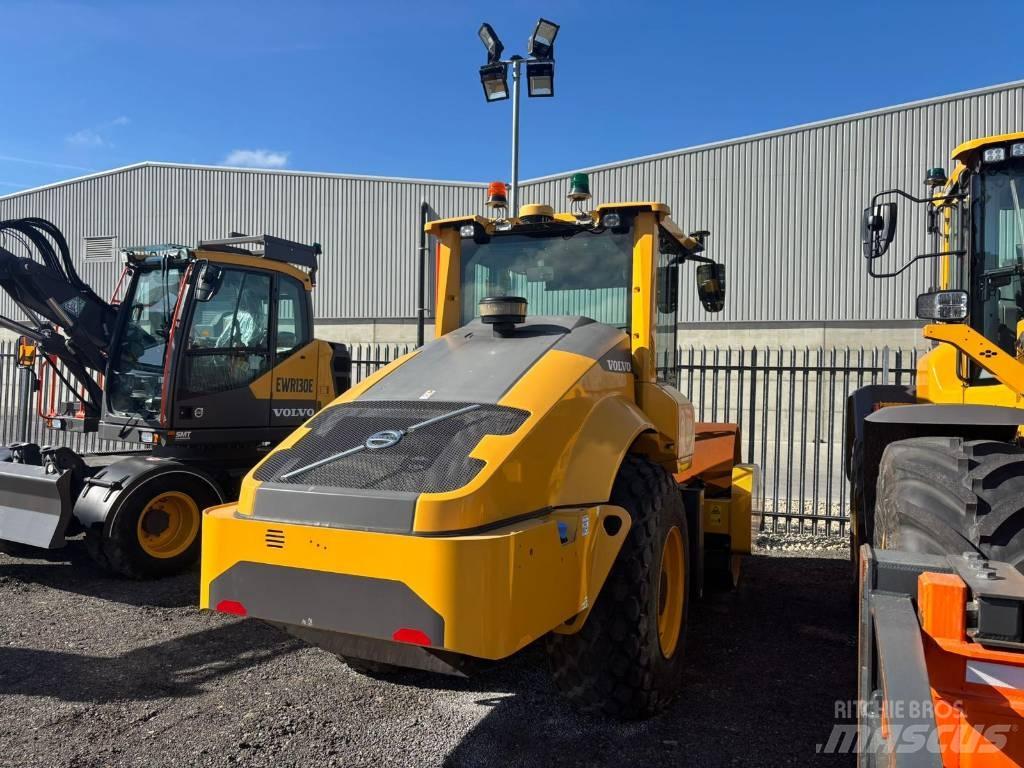 Volvo SD 160 B Gummiradwalzen