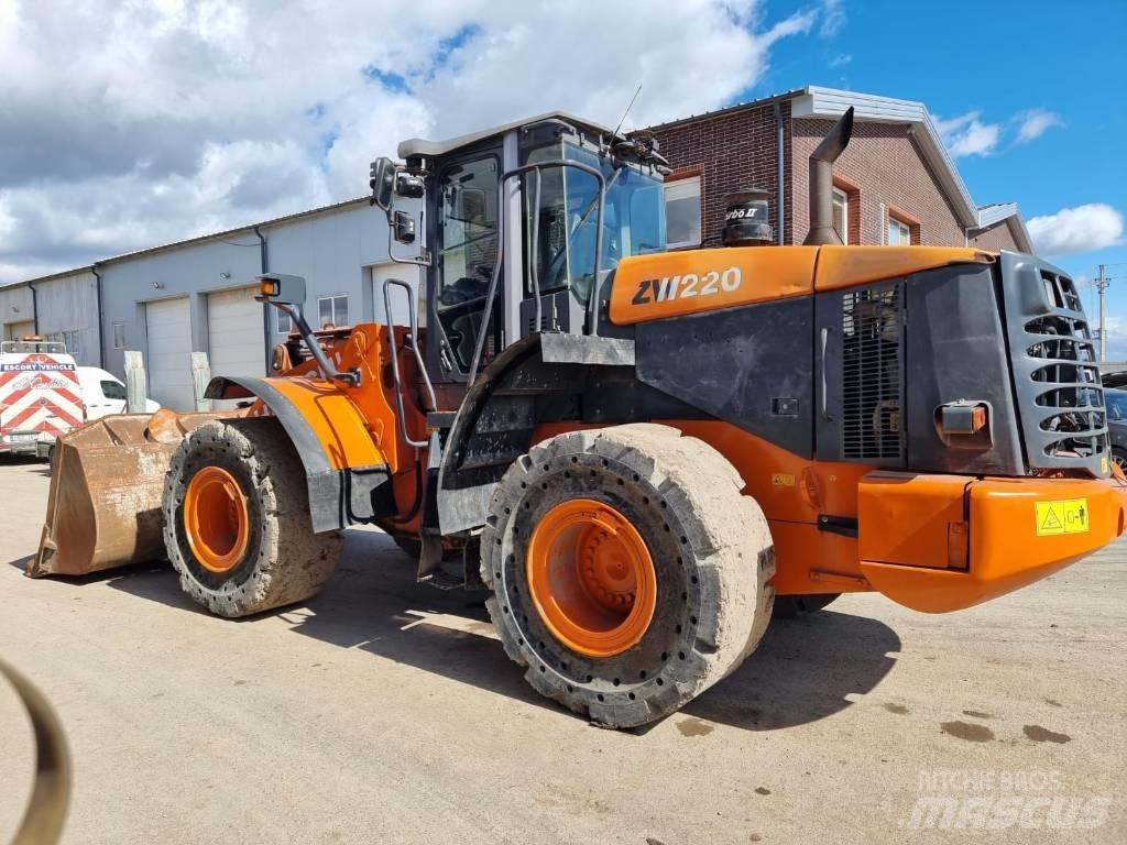 Hitachi ZW 220 Radlader