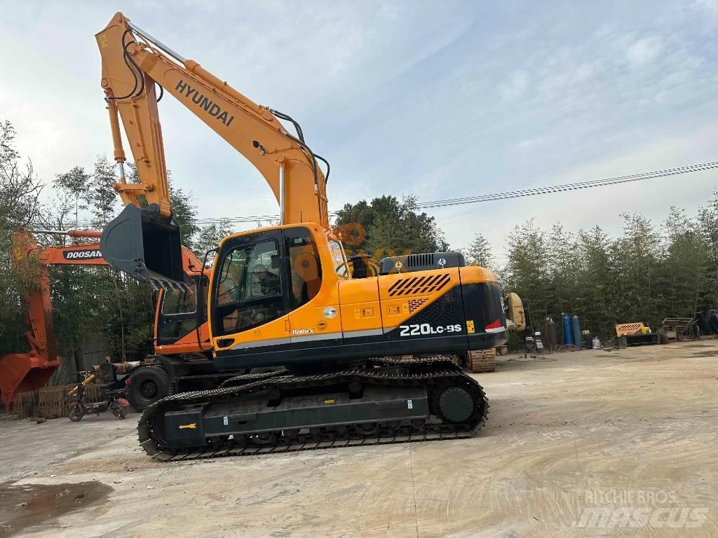 Hyundai R220 Raupenbagger
