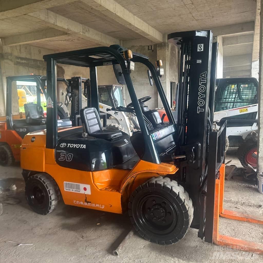 Toyota FD 30 Diesel Stapler