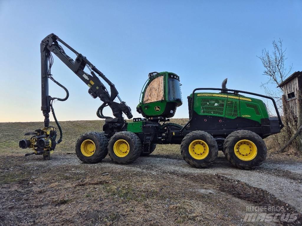 John Deere 1270 G Harvester