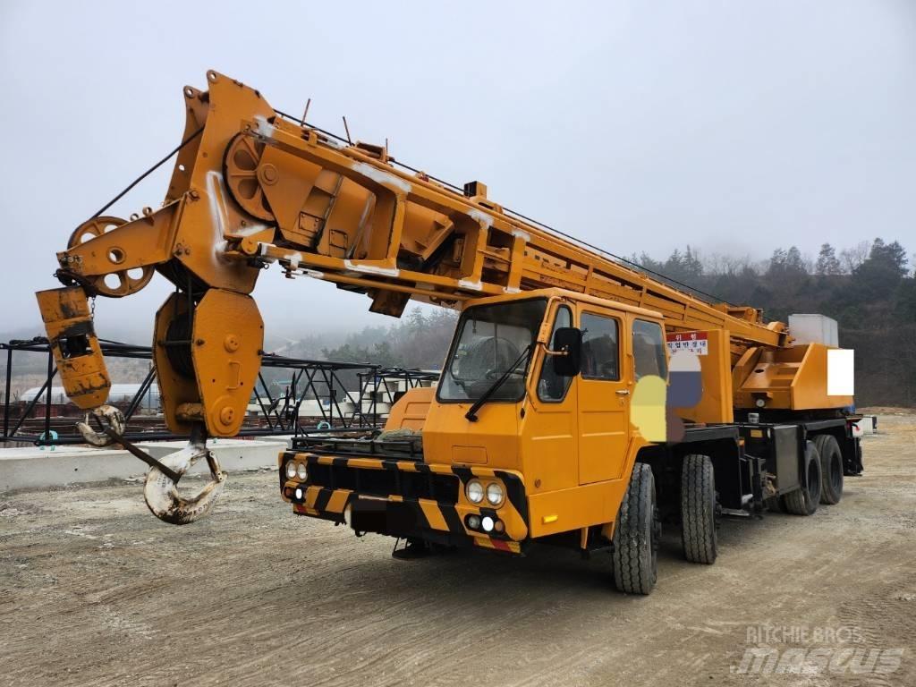 Hyundai HC 50 All-Terrain-Krane