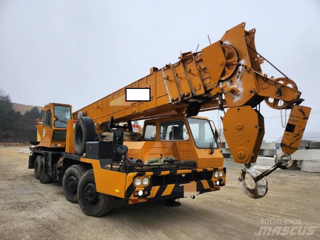 Hyundai HC 50 All-Terrain-Krane