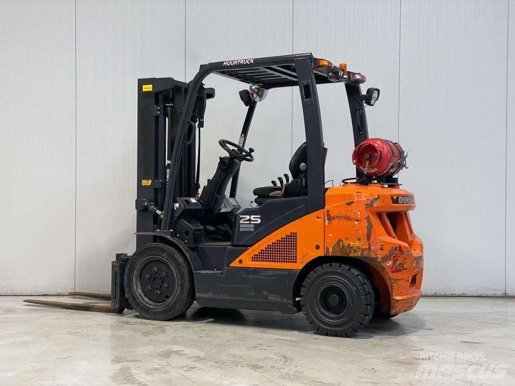 Doosan G25N-7 Gas Stapler