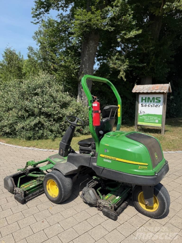John Deere 2500 E Grünflächenmäher