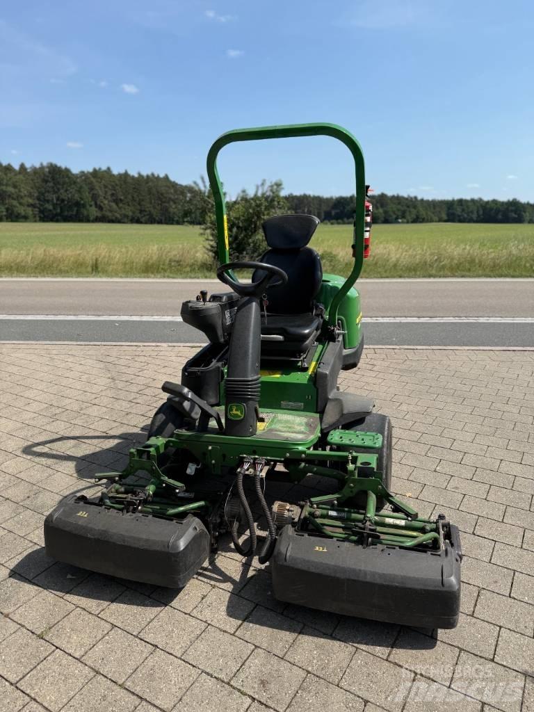 John Deere 2500 E Grünflächenmäher