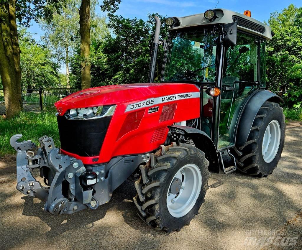Massey Ferguson 3707 Traktoren