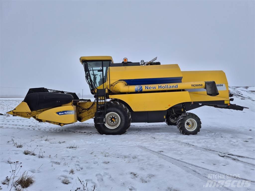 New Holland TC5050 Mähdrescher