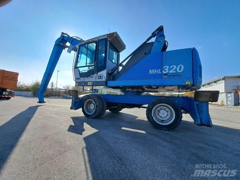 Fuchs MHL 320D Materialumschlag