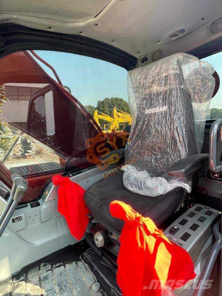 Doosan DX 225 LC Raupenbagger