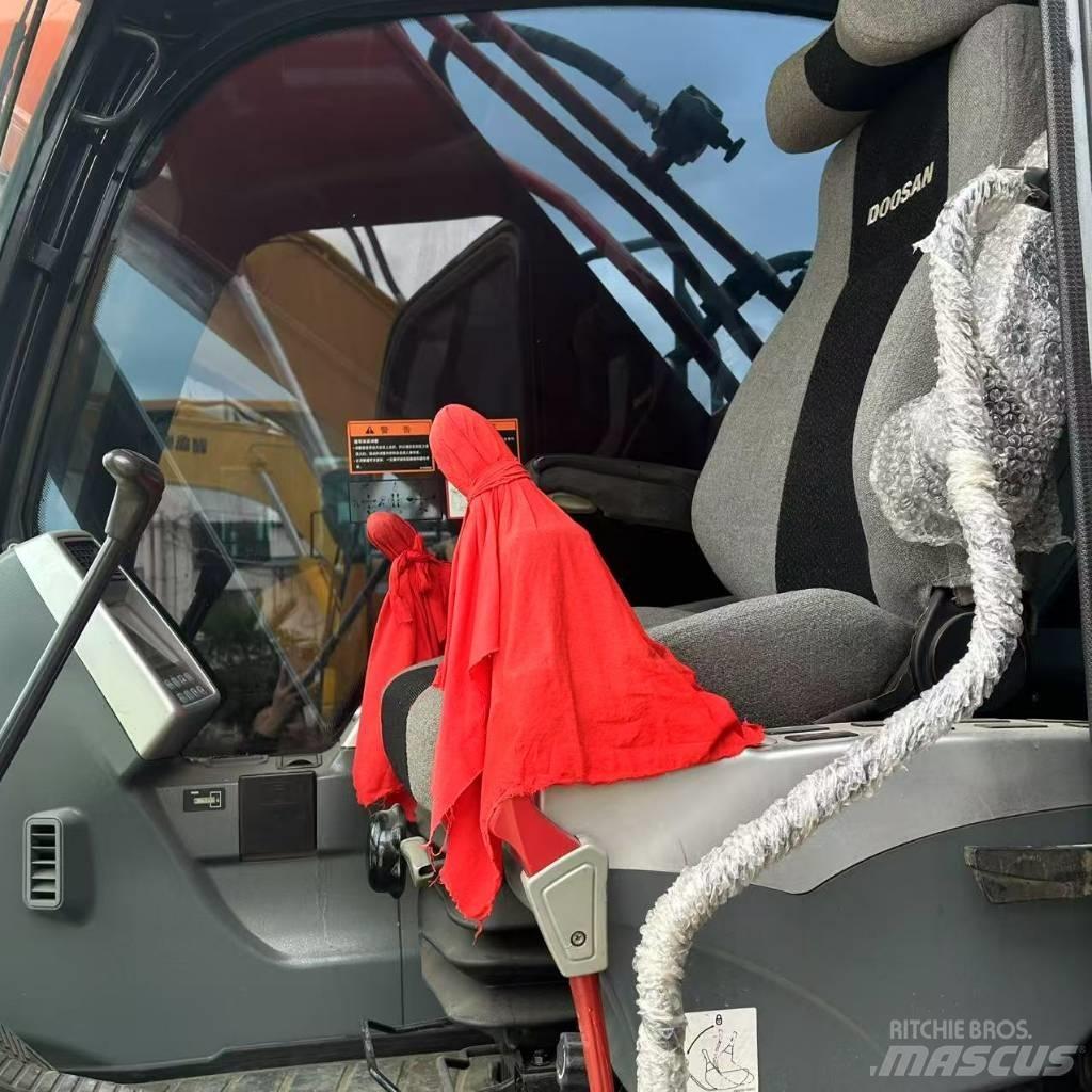 Doosan 225LC-9 Raupenbagger