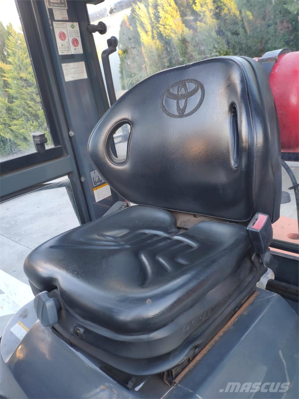 Toyota 7FGF25 Gas Stapler