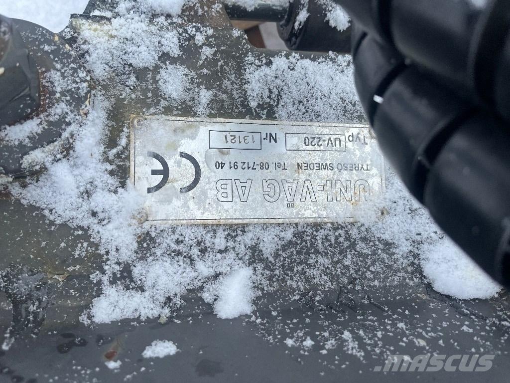 Uni-väg UV-220 Pistenraupen