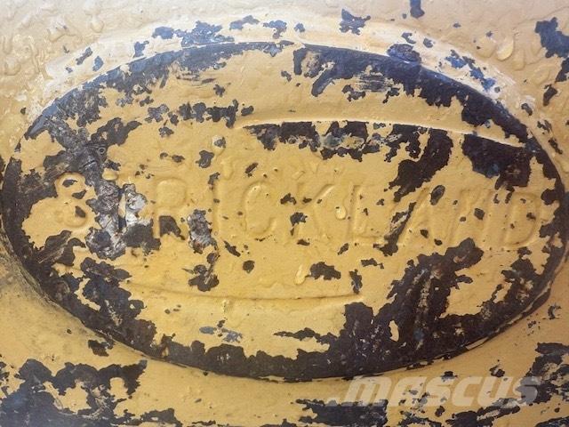 Strickland 50 MM Tieflöffel