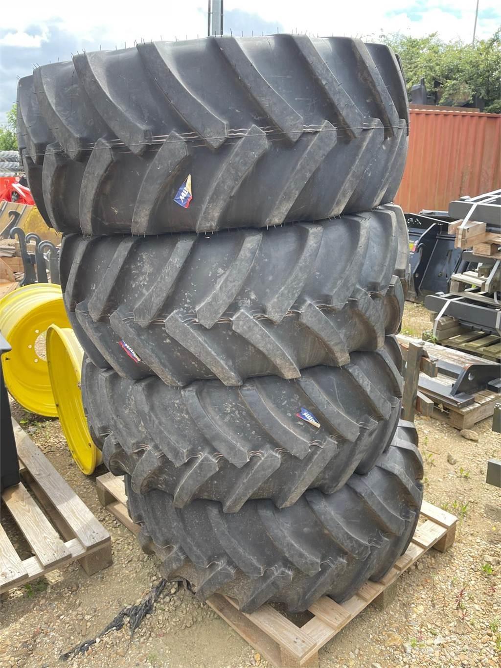 John Deere TYRES Sonstige Landmaschinen
