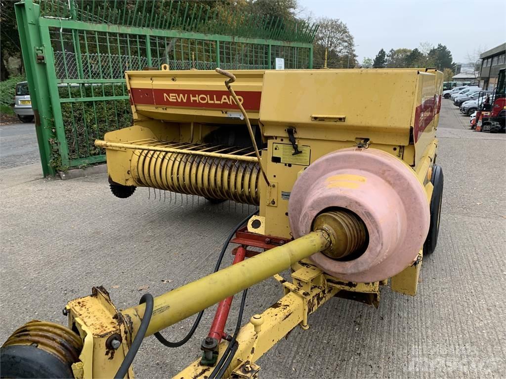 New Holland 945 Rundballenpressen