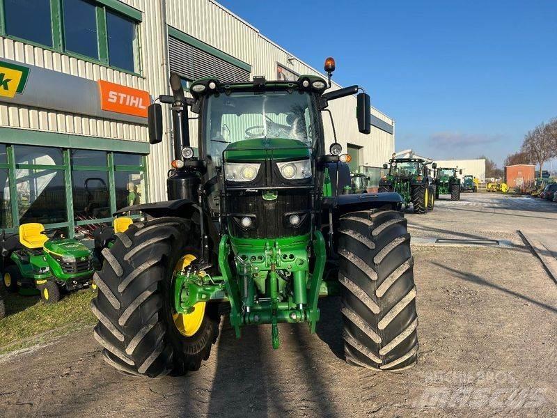 John Deere 6215R Traktoren