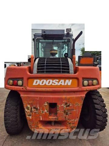 Doosan D 160 S-5 Diesel Stapler