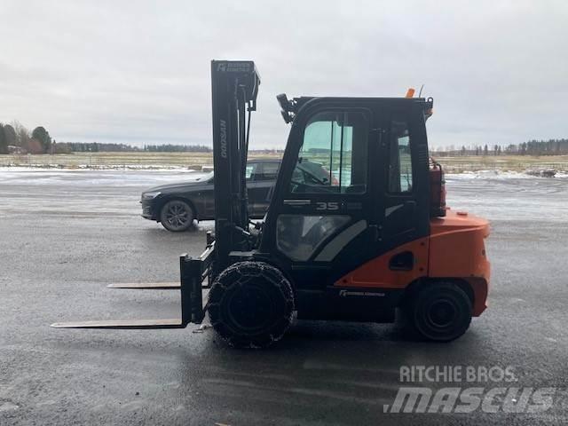 Doosan D35C-7 Diesel Stapler