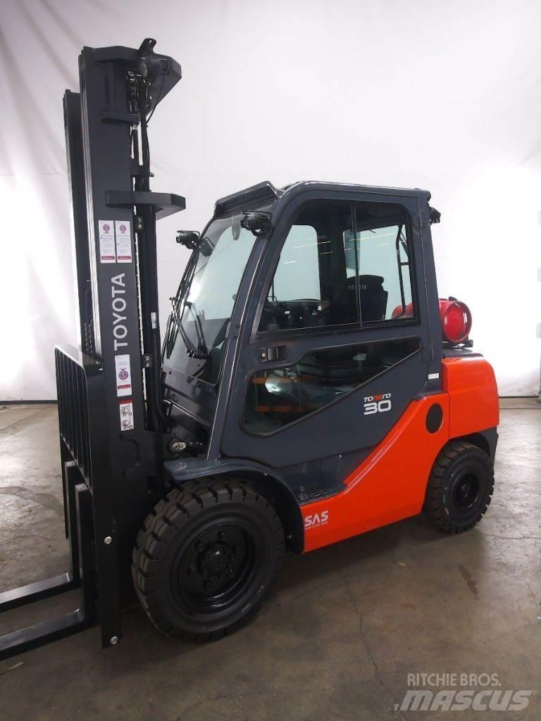 Toyota 02-8FGF30 Gas Stapler
