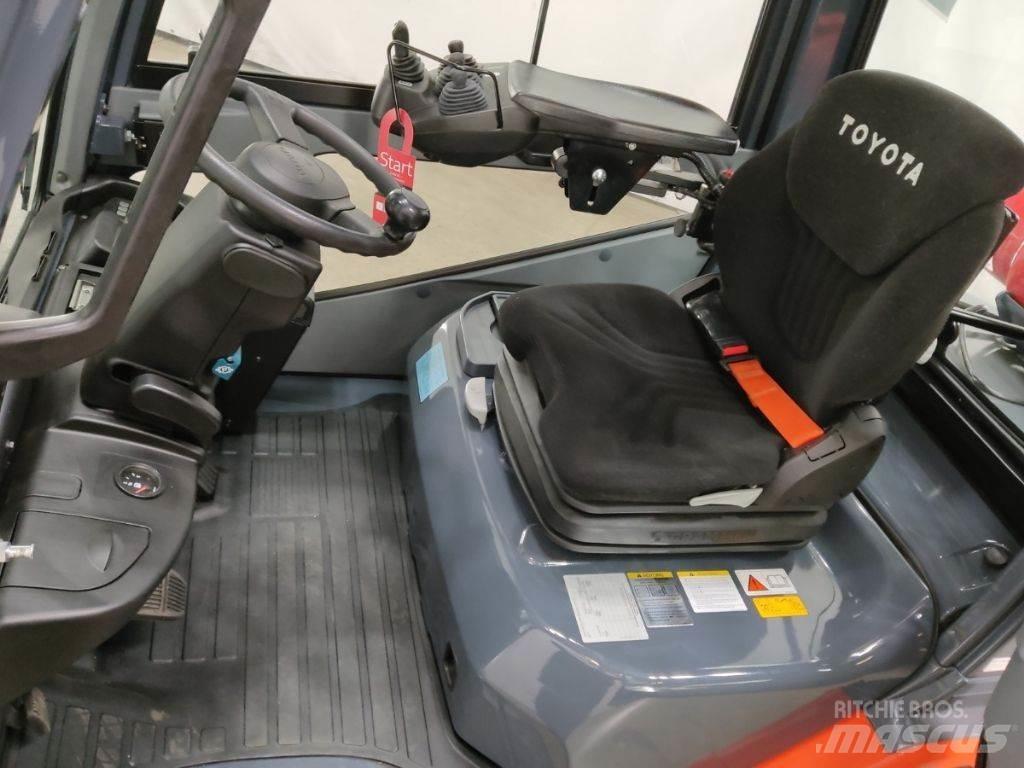 Toyota 02-8FGF30 Gas Stapler