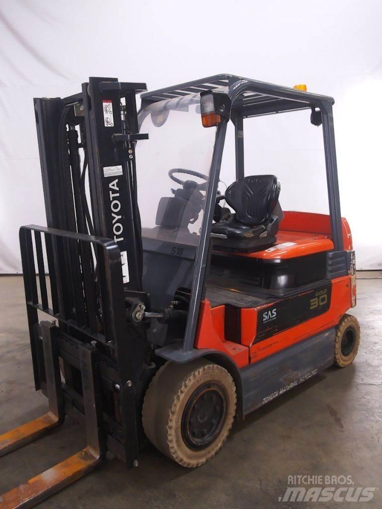 Toyota 7FBMF30 Elektro Stapler