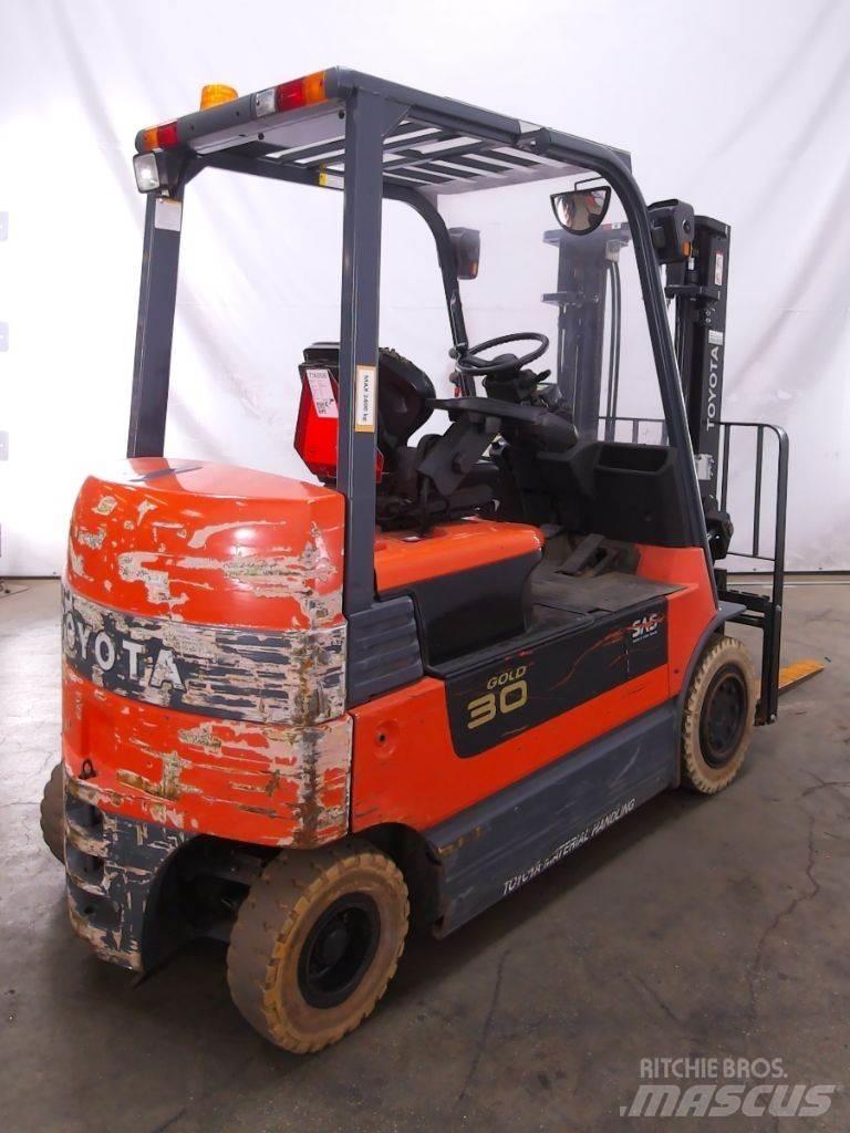 Toyota 7FBMF30 Elektro Stapler
