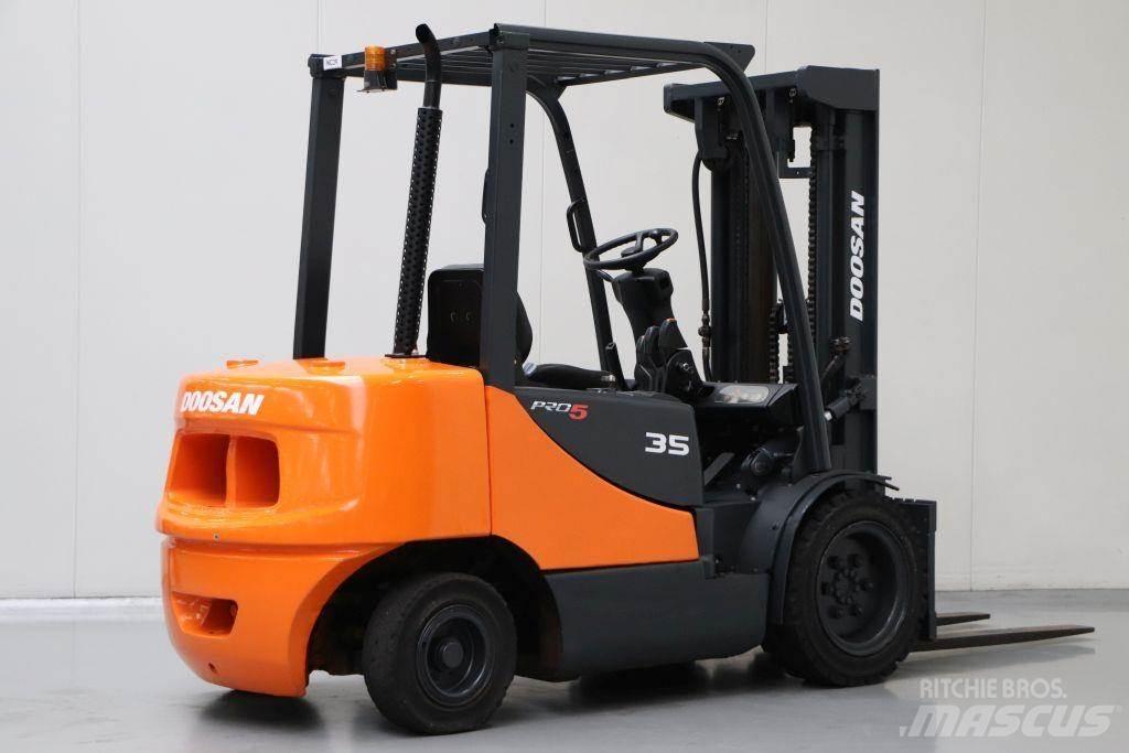 Doosan D35S Diesel Stapler